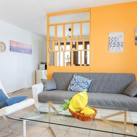 Apartamento Lecce Colorful Flat With Terrace & Parking Exterior foto
