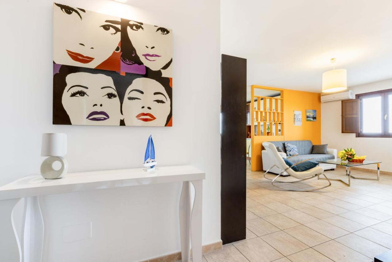 Apartamento Lecce Colorful Flat With Terrace & Parking Exterior foto