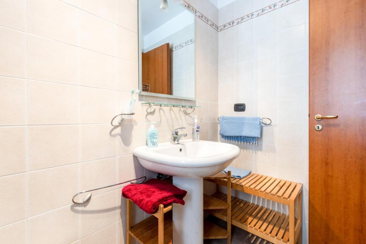 Apartamento Lecce Colorful Flat With Terrace & Parking Exterior foto