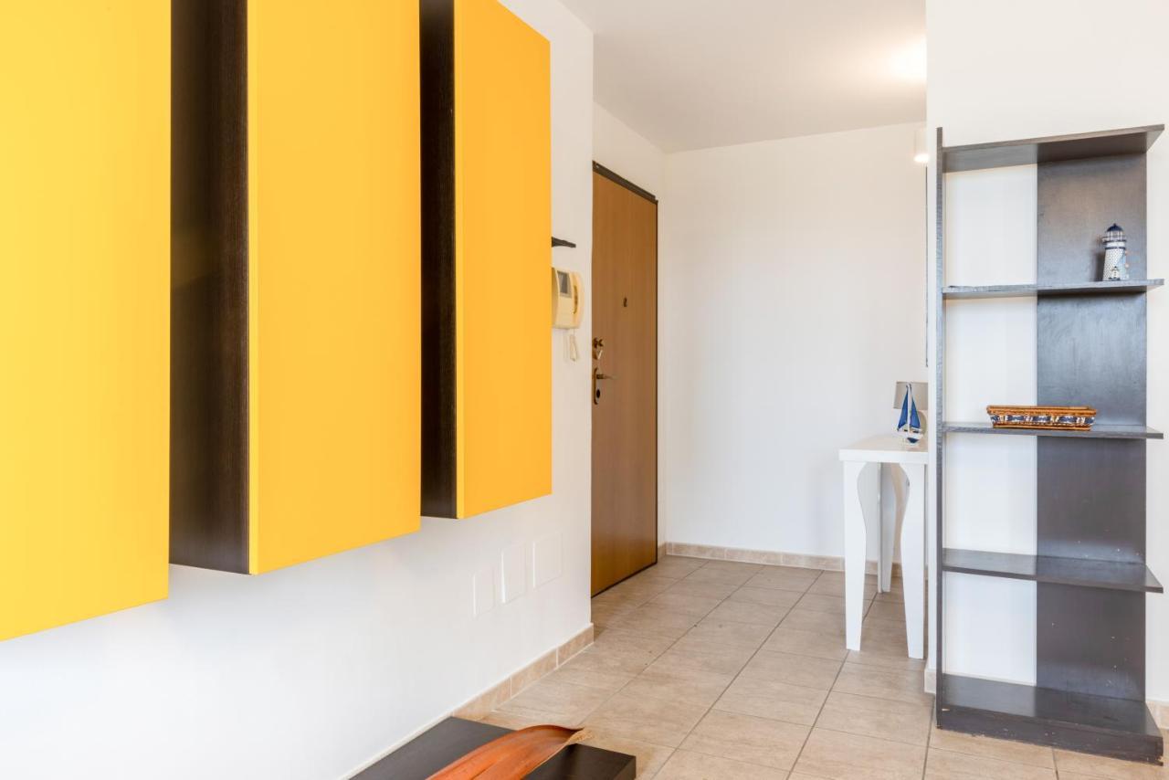 Apartamento Lecce Colorful Flat With Terrace & Parking Exterior foto