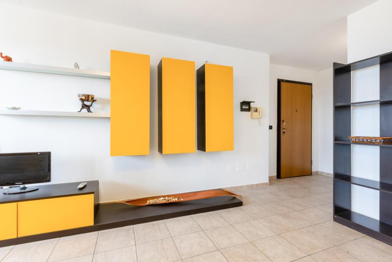 Apartamento Lecce Colorful Flat With Terrace & Parking Exterior foto