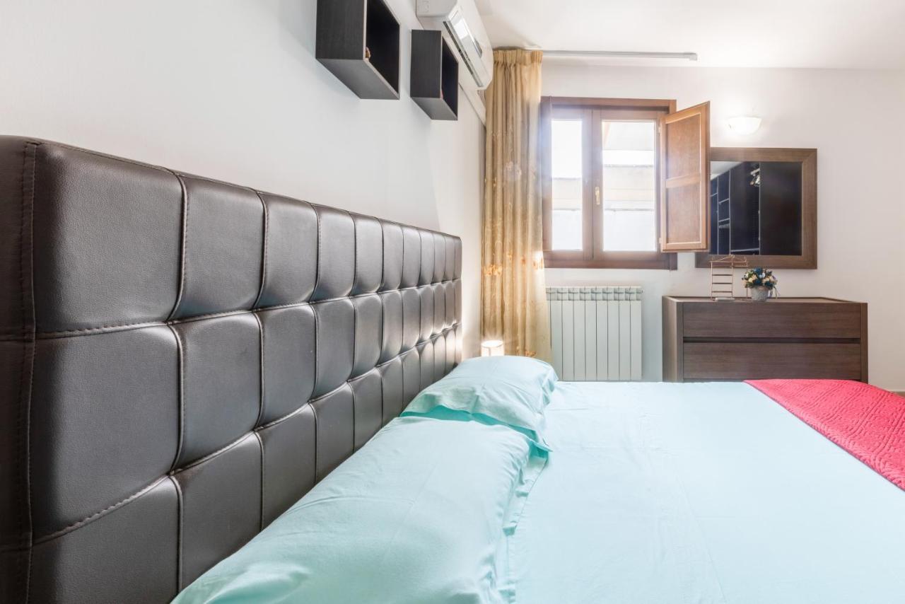 Apartamento Lecce Colorful Flat With Terrace & Parking Exterior foto