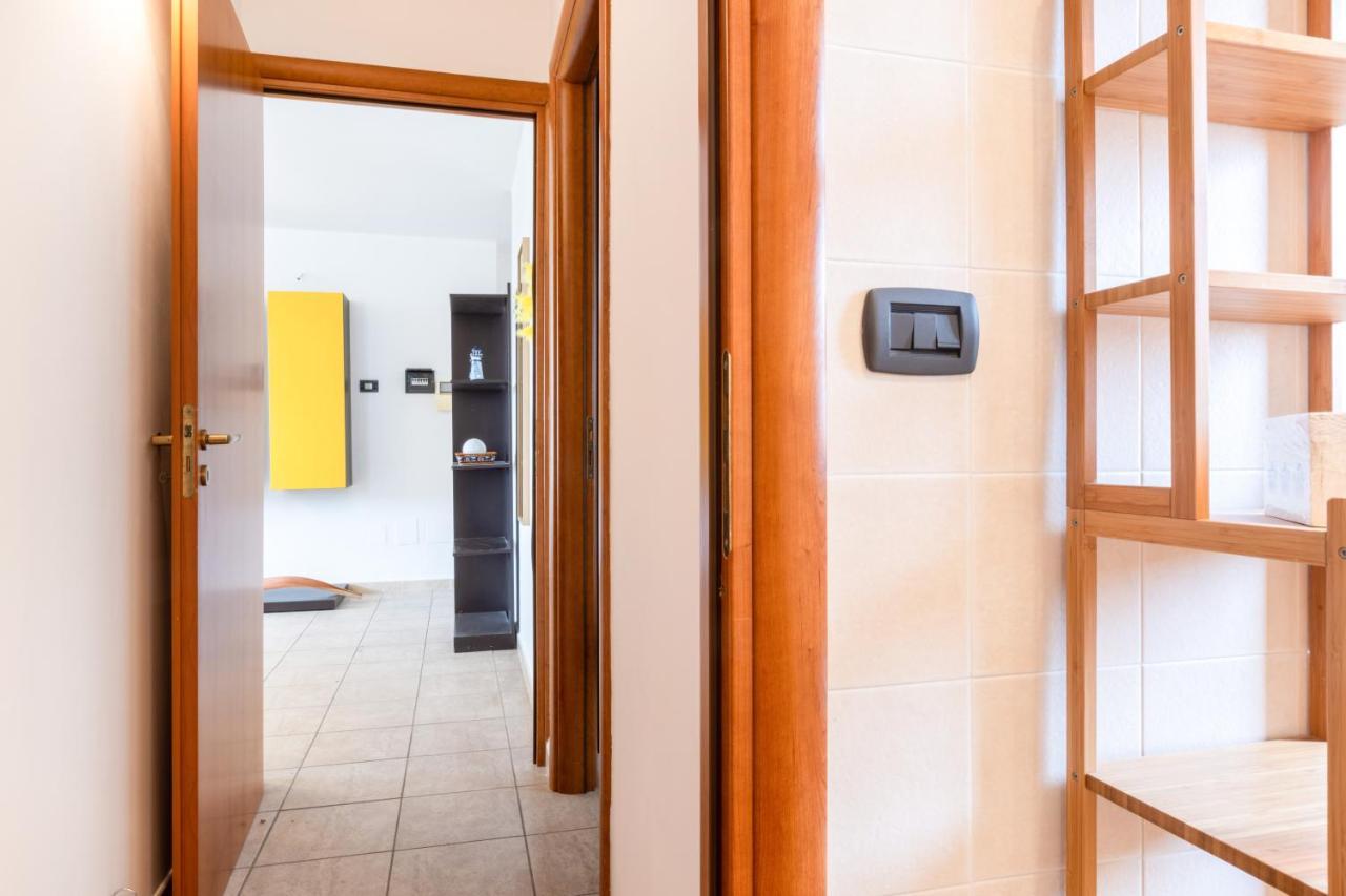Apartamento Lecce Colorful Flat With Terrace & Parking Exterior foto