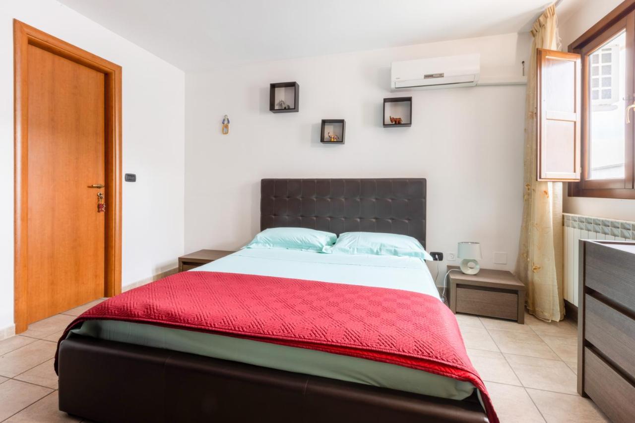 Apartamento Lecce Colorful Flat With Terrace & Parking Exterior foto