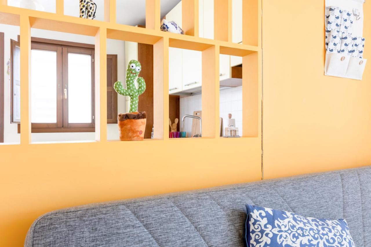 Apartamento Lecce Colorful Flat With Terrace & Parking Exterior foto